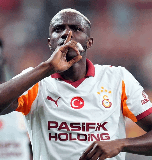Galatasaray'ın Liverpool Zaferi 1 Turkish football player celebrating after scoring, wearing Galatasaray jersey.