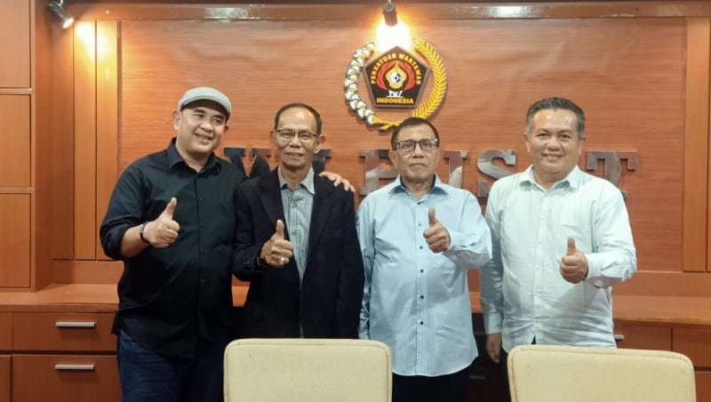 Ketua Umum PWI Pusat, Hendry Ch Bangun (dua dari kanan)