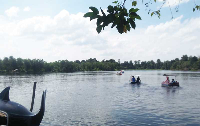 Destinasi wisata Danau Tangkas, di Desa Tanjung Lanjut, Kecamatan Sekernan, Kabupaten Muarojambi | foto : danautangkas.com