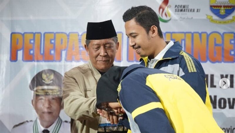 Kontingen Jambi pada Porwil XI Sumatra di Riau dilepas oleh Wakil Gubernur Jambi | foto : sopbirin