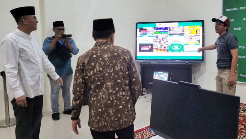 Al Haris menyaksikan pelaksanaan lomba STQH Nasional ke-27, Minggu 5 November 2023 malam | foto : dedy