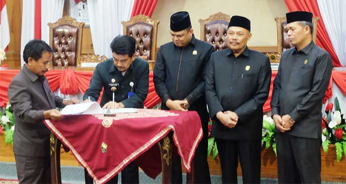 Penjabat Bupati Muarojambi, Raden Najmi, seusai menyampaikan rancangan KUPA - PPAS Tahun Anggaran 2024, Senin, 5 Agustus 2024 | ran
