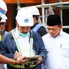 Al Haris, mendampingi Menteri Perencanaan Pembangunan Nasional meninjau proyek pembangunan museum KCBN di Candi Muarojambi, Minggu | dki-pj