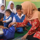 Pengurus BKOW Provinsi Jambi membagikan makanan sehat memperingat Hari Ibu ke-96, Senin | as?ran