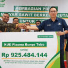 Asian Agri menyerahkan premium sharing kepada 40 KUD di Jambi | rel