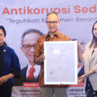Otoritas Jasa Keuangan (OJK) tetap berkomitmen memperkuat pencegahan dan pemberantasan korupsi, demi menjaga integritas sebagai regulator di sektor jasa keuangan | pr
