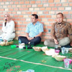 Komisioner KPU RI, Iffa Rosita, ngobrol santai bersama wartawan di Pojok Kopi Dusun, Muarojambi, Kamis | dod