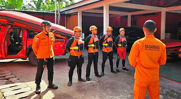 Tim SAR Jambi saat persiapan pencarian Hendri | sar