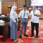 Sekretaris Komisi III DPRD Provinsi Jambi, Ahmad Fauzi, berdialog dengan siswa dan siswi SMA Negeri 4 Kota Jambi, Selasa | hms