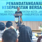 Penjabat Wali Kota Jambi, Sri Purwaningsih, menyampaikan sambutan pada kegiatan penandatangan kerja sama, Kamis | diskominfo