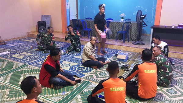 Tim SAR siap melakukan pencarian Harto yang hanyut di sungai saat mencari rumput, Selasa | sar
