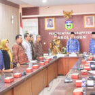 Pembukaan rapat pleno TPAKD Kabupaten Sarolangun dipimpin oleh Bupati Sarolangun, Hurmin | humas ojk