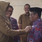 Bupati Tanjabtim, Dillah Hikmah Sari, mengukuhkan pengurus PPDI Tanjabtim periode 2024-2029 | dki-tjt