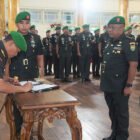 Serah terima jabatan Kepala Staf Korem 042 Garuda Putih dari Kolonel Inf Eddy Basuki kepada Kolonel Inf Slamet Riadi | prm