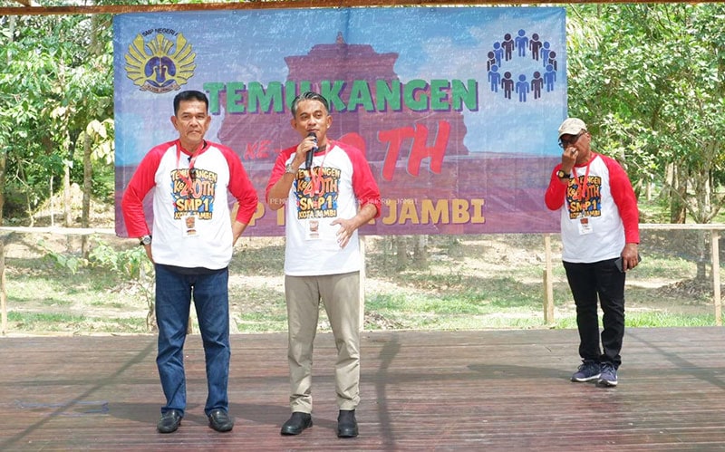 Wakil Bupati Muaro Jambi, Junaidi Mahir, menyampaikan sambutan pada acara renui SMP Negeri 1 Kota Jambi | dki-mj