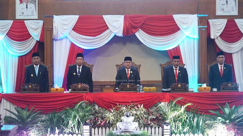 Bupati dan Wakil Bupati Muaro Jambi hadir mendengarkan pidato kenegaraan Presiden Republik Indonesia, Jumat | dki-mj