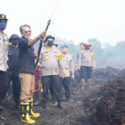 Wakil Bupati Muaro Jambi, Junaidi H Mahir, meninjau lokasi kebakaran hutan dan lahan di Desa Gambut Jaya | dki-mj
