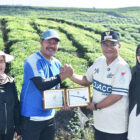 Wali Kota Jambi, Maulana, dan Bupati Kerinci, Monadi, setelah penandatanganan kerja sama di Kayu Aro, Kerinci | dki-kj
