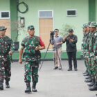 Danrem 042/Gapu, Brigjen TNI Heri Purwanto, memeriksa personel satgas karhutla, Senin | prm