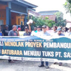 Aksi warga yang tetap menolak pembangunan jalan angkut, stockpile dan dermaga batu bara di wilayah Kelurahan Aur Kenali, Kecamatan Telanaipura, Kota Jambi | dia