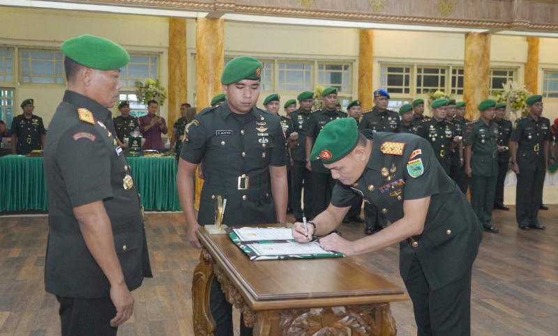 Brigjen TNI Slamet Riadi menyerahkan jabatan Kasrem 042/Gapu, Selasa | prm