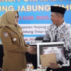 Bupati Tanjung Jabung Timur, Dillah Hikmah Sari, membuka Konferensi PGRI Kabupaten Tanjung Jabung Timur, Selasa | dia