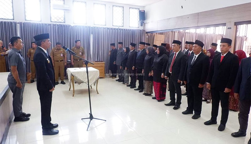 Wakil Bupati Muaro Jambi, Junaidi H Mahir, saat melantik 28 pejabat fungsional di lingkungan Pemkab Muaro Jambi, Senin | dki-mj 