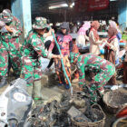 Karya bhakti TNI di Pasar Angso Duo, Kota Jambi, Jumat, memperingati HUT ke-80 Tentara Nasional Indonesia (TNI) | prm