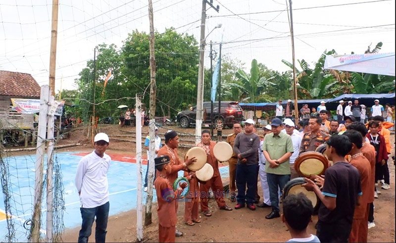Turnamen Bola Voli dalam rangka HUT ke-4 Klub Angkasa Desa Jambi Tulo dibuka oleh Bupati Muaro Jambi, Dr. Bambang Bayu Suseno, Senin sore | dki-mj
