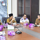 Rapat koordinasi di Ruang Rapat Wali Kota Jambi, dihadiri Wali Kota Dr. H. Maulana, Wakil Wali Kota Diza Hazra Aljosha, para kepala OPD, dan pihak PT. Perdana Karya Teknologi | dki-kj