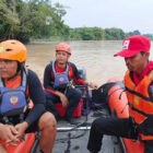 Tim SAR saat melakukan pencairan Nenek Ruminah yang tenggelam di Sungai Limun | sar
