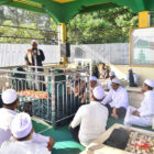 Ziarah ke makam Al-Habib Husein bin Ahmad Baraqbah, di Pemakaman Keramat Tambak, Kelurahan Tahtul Yaman | dki-kj