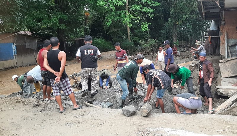 Relawan FPI Jambi membantu pencarian korban bencana banjir dan longsor di Sumatra Barat | ah
