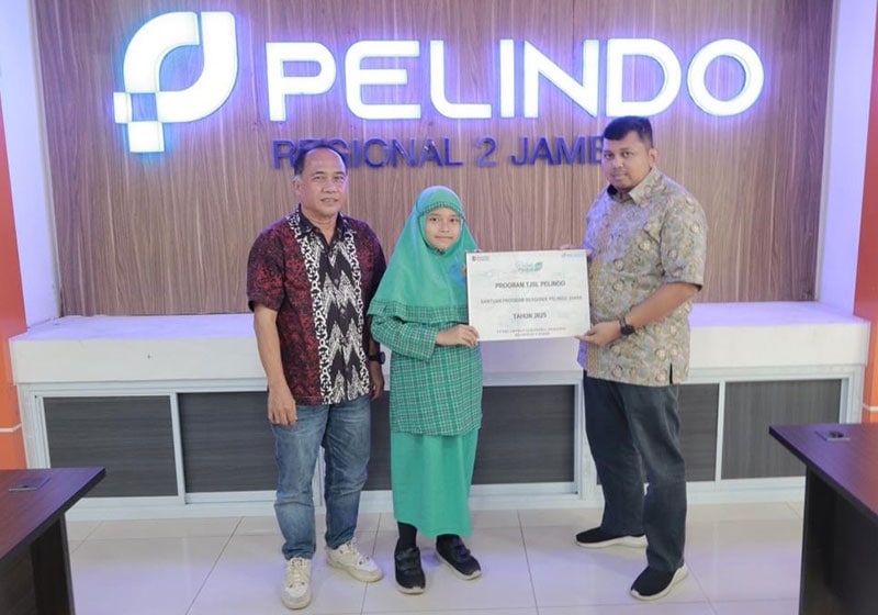 PT Pelabuhan Indonesia (Persero) Regional 2 Jambi menyalurkan Beasiswa Pelindo Juara Triwulan IV 2025 | pelindo

