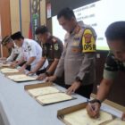 Bupati Muaro Jambi, Bambang Bayu Suseno, menandatangani nota kesepakatan bersama penerapan pidana kerja sosial | dki-mj