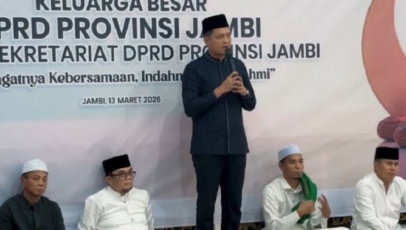 Ketua DPRD Provinsi Jambi, M Hafiz, saat menyampaikan sambutan pada kegiatan buka puasa bersama jajaran Sekretariat DPRD, Jumat | humas