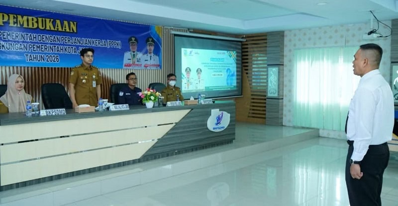Wakil Wali Kota Jambi, Diza Hazra Aljosha, membuka orientasi penguatan kapasitas PPPK, di Gedung Diklat BKPSDM Kota Jambi, Selasa | gjj