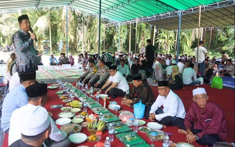 Bupati Muaro Jambi, Bambang Bayu Suseno, pada perhelatan adat tahunan Ngantar Kembang dan Sedekah Payo Turun ke Umo, di Desa Danau Kedap, Minggu | dki-mj
