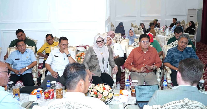 Bupati Tanjung Jabung Timur, Dillah Hikmah Sari, bergerak cepat dalam membuka kran investasi global, untuk menggarap sektor perkebunan unggulan di wilayahnya | dki-tjt