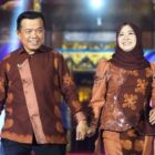 Gubernur Jambi, Al Haris dan istri pada pembukaan Pekan Kebudayaan Daerah, di kawasan Taman Mini Melayu Jambi, Jumat malam | es