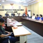 Bawaslu Provinsi Jambi mengadakan diskusi kelompok terfokus bersama perwakilan organisasi kemasyarakatan dan pemuda serta pengurus BEM dari berbagai perguruan tinggi di Jambi, Senin | humas bawaslu