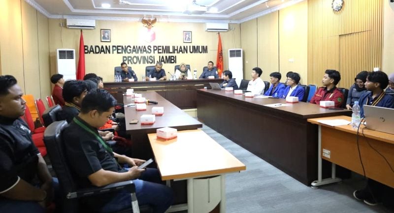Bawaslu Provinsi Jambi mengadakan diskusi kelompok terfokus bersama perwakilan organisasi kemasyarakatan dan pemuda serta pengurus BEM dari berbagai perguruan tinggi di Jambi, Senin | humas bawaslu