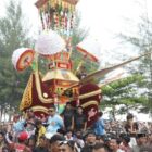 Pesona Budaya Hoyak Tabuik Piaman 2026, di kawasan Pantai Gandoriah dan Simpang Tugu Tabuik, Kota Pariaman, Sumatra Barat, Minggu | erit