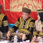 Gubernur Jambi, Al Haris, dianugerahi gelar adat kehormatan oleh Lembaga Kerapatan Adat Enam Luhah Sungai Penuh, Sabtu 4 Juli 2026 | erit