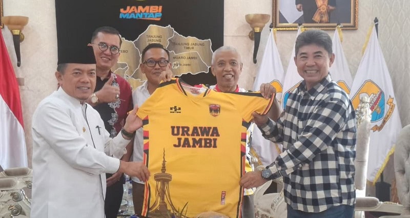 Gubernur Jambi, Al Haris, dijadwalkan membukan Turnamen Sepak Bola Urawan VI se-Sumatra di Stadion Swarna Bhumi, Jambi | dki-pj
