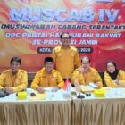Ketua DPC Hanura Muaro Jambi, Ahmaddani Kusumah (berdiri) | dod