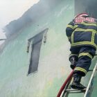 Kebakaran di kawasan padat penduduk, Selasa (14/7/2026). Amukan api menghanguskan bangunan di Jalan Otista, RT 03, Kelurahan Sulanjana, Jambi Timur | asa