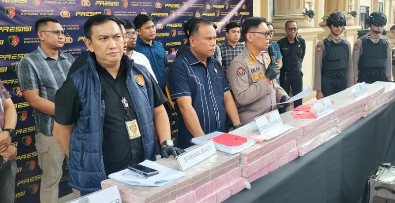Polda Jambi membeberkan pengungkapan kasus pembobolan Bank Jambi, Selasa | pld