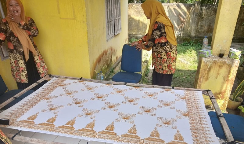 SKK Migas – MontD’Or Oil Tungkal Ltd dorong UMKM Desa Mengupeh meningkatkan kualitas Batik Lipe | tim
