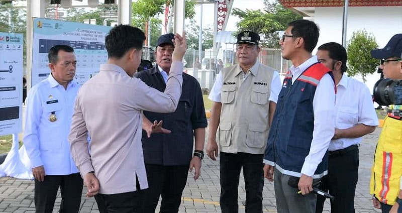 Wakil Presiden RI, Gibran Rakabuming Raka, meninjau jalan tol Betung – Jambi, di perbatasan Sumatra Selatan dan Jambi | sekretariat wapres
